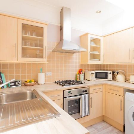 Spacious Split Level Flat In Great Location Портсмът Екстериор снимка