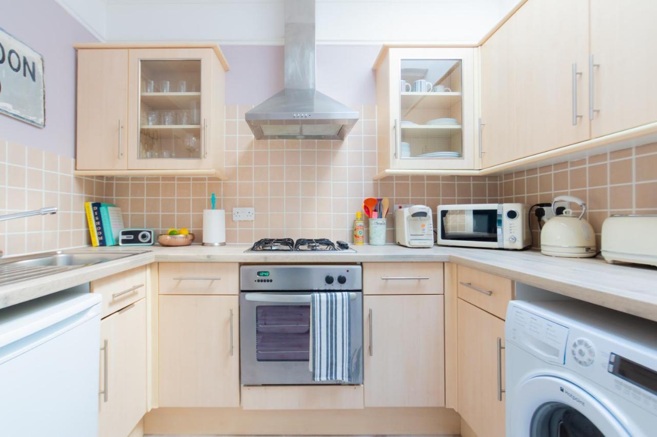 Spacious Split Level Flat In Great Location Портсмът Екстериор снимка